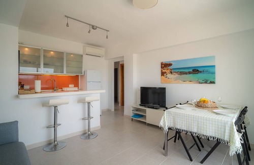 Es Pujols Apartment | Apartment 'Mirada I' with Open Views, Wi-Fi, and Air Conditioning