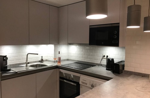 Estepona Apartment | Apartment 'Modern Marina Apt Fantastic' with Sea View, Wi-Fi and Air Conditioning