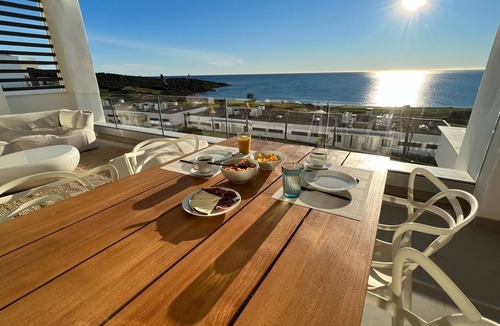 San Roque Apartment | Apartment overlooking the sea and Golf Links La Hacienda
