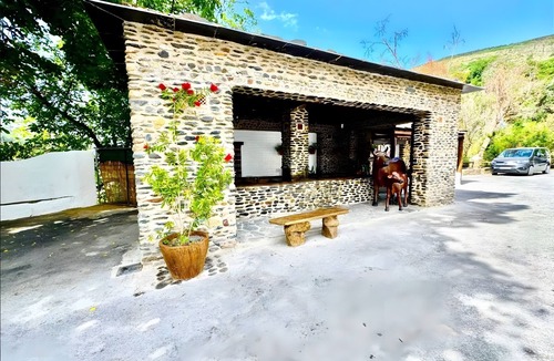 Trevelez Apartment | Apartment 'Rey Melchor' with Mountain View, Private Terrace and Wi-Fi