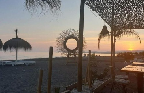 Mezquitilla Condo | Apartment Right by the Sea! Refurbished. Spacious, Quiet and Luminous
