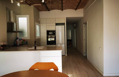 L'Antiga Esquerra de l'Eixample Apartment | Apartment 'Super Centríco Piso En Barcelona' with Wi-Fi and Air Conditioning
