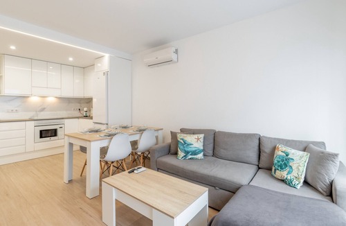 Moraira Apartment | Apartment 'Vistamar' with Sea View, Wi-Fi and Air Conditioning