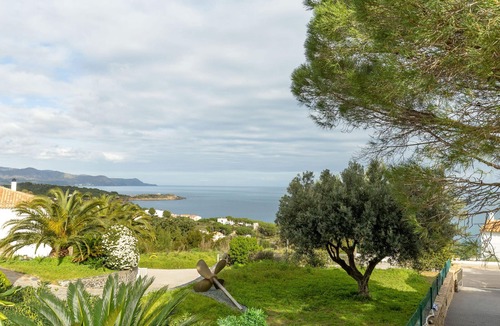 Port de la Selva Apartment | Apartment with garden and private pool for 7-8 people