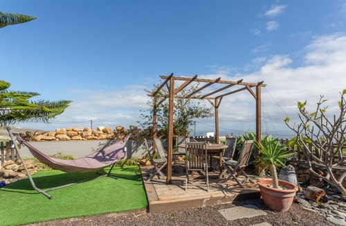 La Sabinita House | Apartment with Sea View and Pool, Wi-Fi Included