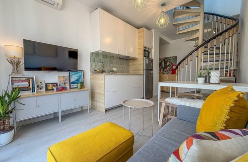 El Morche Apartment | Apartment 'Your Private Retreat with Sea Views' with Sea View, Wi-Fi and Air Conditioning