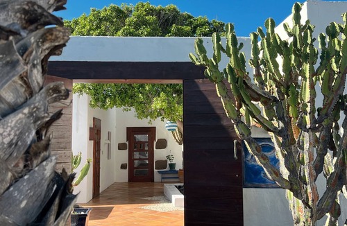 Uga Apartment | Appartement Casa Hibisco mit schönem Garten by Interhome