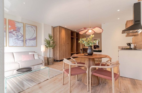 Plaza de Toros-Doctores-San Lazaro Apartment | Apt Generalife – Modern, Bright & Perfectly Located