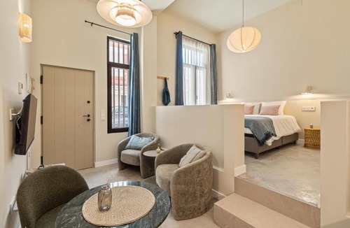 Cruz de Humilladero Apartment | Arango Apartments