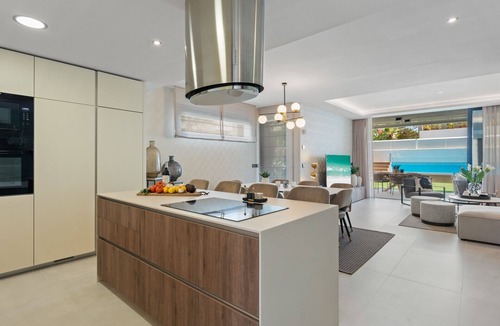 Puerto Banus Ski Chalet | Banus Bay Townhouse - 5 Bed Townhouse nr Banus