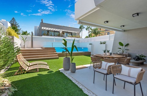 Puerto Banus Ski Chalet | Banus Bay Townhouse - 5 Bed Townhouse nr Banus