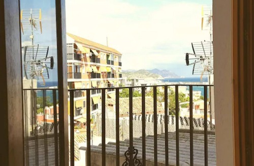 Old Town Apartment | Beach holiday or work from home in Historic Old Town 4min walk to beach