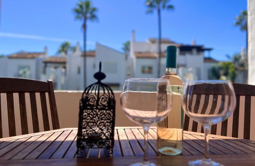 New Golden Mile Apartment | Beachfront Apartment - Pool - 2min to Beach - Free Parking & Fast WiFi