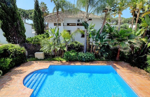 Marbella Villa | Beautiful 4 Bed Villa ⭐ Heated Pool ⭐ 650m Beach & Dunas de Artola