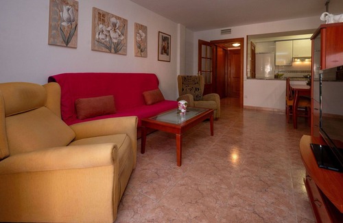 Malgrat de Mar Apartment | Beautiful apartment for 4 people with A/C, WIFI, pool, TV and balcony