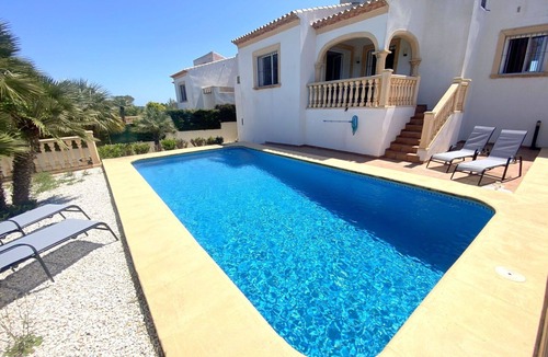 Costa Nova House | Beautiful apartment in villa for 4 people with A/C, WIFI, private pool, TV and terrace