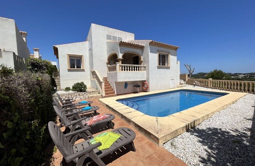 Costa Nova House | Beautiful apartment in villa for 4 people with A/C, WIFI, private pool, TV and terrace