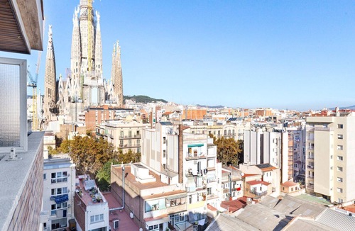 La Sagrada Familia House | Blueground | Sagrada Família, sea view, nr Sagrada Família