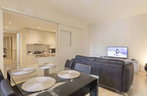 Old Town Apartment | Bravissimo Cort Reial 2B, unique apartment