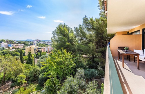 Calamayor Apartment | Bright 90m2 apartment with views