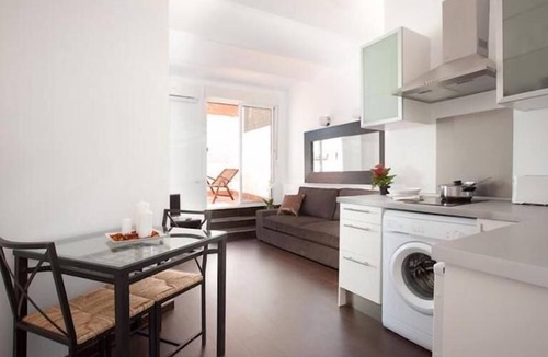 La Sagrada Familia House | Bright classic penthouse with terrace by Sagrada Familia wit