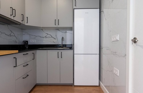 Doctor Barraquer-Grupo Renfe-Policlinico Apartment | Bright Spacious Apartment with Private Terrace & Air Conditioning in Seville