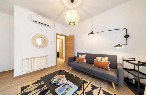 Chamberi Apartment | Bright stylish 1BD apt with 3 balconies-Chamberí