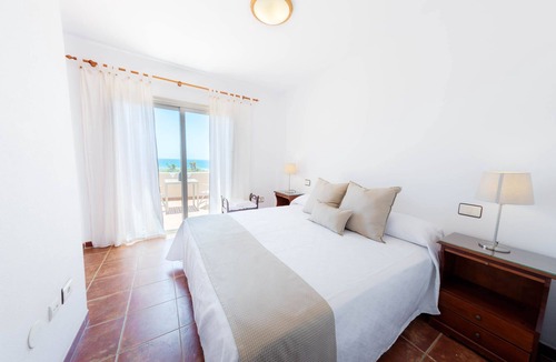 El Medano House | Bright townhouse facing the sea
