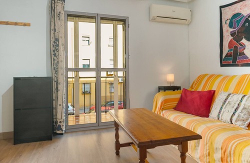 Leon XIII-Los Naranjos Apartment | Brigth Apartment 'Macarena' with Balcony, Wi-Fi and Air Conditioning