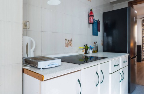 Leon XIII-Los Naranjos Apartment | Brigth Apartment 'Macarena' with Balcony, Wi-Fi and Air Conditioning