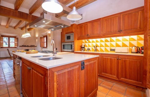 Ullaro Villa | CAN LLOBERA D'ULLARÓ - Spectacular country house with private pool - Free WiFi