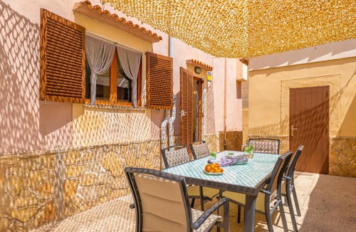S'Illot-Cala Morlanda House | CAN PEDRO ROS - Lovely chalet with a terrace in s’Illot and free Wi-Fi