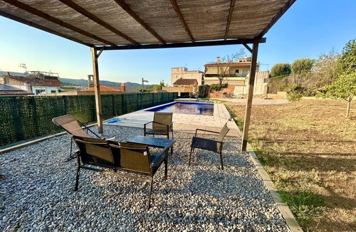 Palamos Villa | Casa amb Piscina i Jard a Palam s per 6 Persones