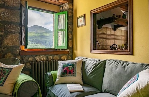 Ribadesella House | Casa Begoña - country house with mountain views near Ribadesella