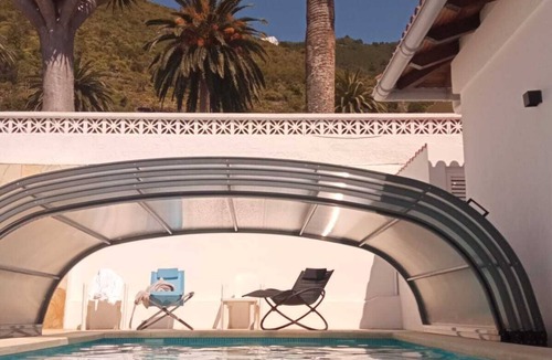 Los Gomez House | Casa Bella- Holiday home with sea view, tropical garden and pool