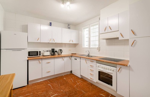 Cala Apartment | Casa Blanca 2 Apartment with Sea Views, Barbecue, Air Conditioning and Wi-Fi