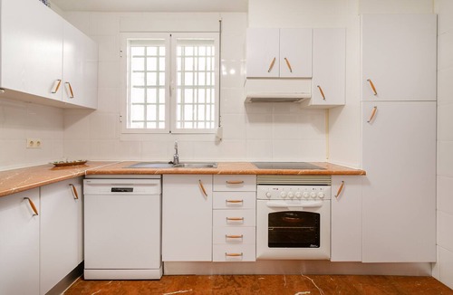 Cala Apartment | Casa Blanca 2 Apartment with Sea Views, Barbecue, Air Conditioning and Wi-Fi