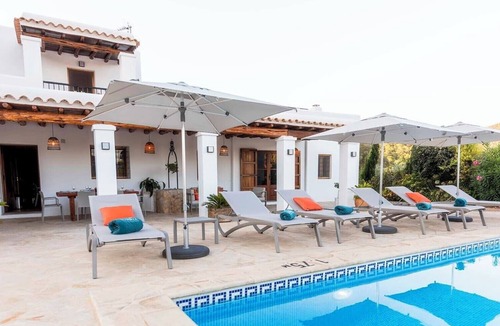 Ibiza Town House | Casa Cala LLonga family house 850 m from the beach