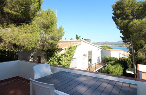 Llanca Villa | Casa con Jardín a 100m de la Playa de la Farella, Wifi y Garaje Privado - ES-228-175