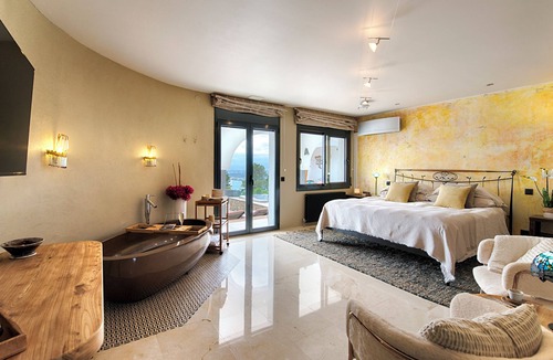 Roses Town Center Bed & Breakfast | Casa de l'Albada