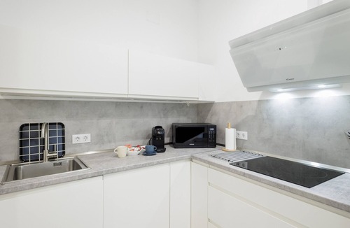 Los Remedios House | Casa Deco – Spacious Apartment Near the Center of Seville