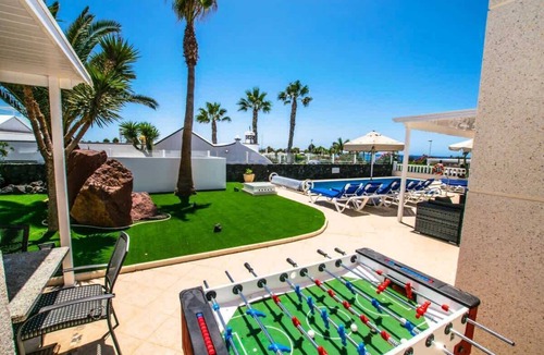 Playa Blanca Villa | Casa Flamingo - Family Villa by Villas Now