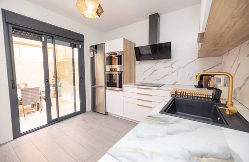 La Rinconada House | Casa Flor del Rocío – Seville – 4 Bedrooms for 8 – AC Throughout – Terrace & Parking