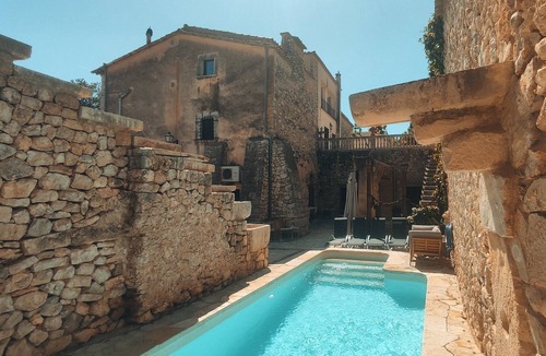 Lloseta House | Casa Histórica Para Ciclistas con Piscina, Sauna e Hidromasaje