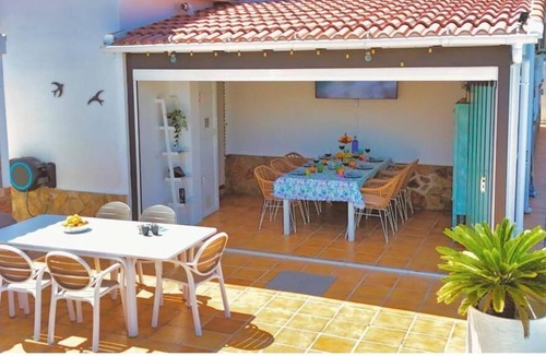 Vinuela House | Casa Hollandia – Vacation Home in Andalusia with a Pool