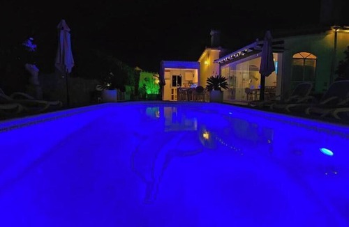 Vinuela House | Casa Hollandia – Vacation Home in Andalusia with a Pool