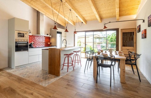 Camos Apartment | Casa Romaní – Holiday home near Lake Banyoles