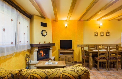 Caboalles de Abajo House | Casa Rural Devesa in Villablino, Laciana Valley with Pool