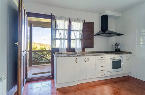 Urrez House | Casa Rural De Cabrera: montaña, terraza privada y Wi-Fi en plena naturaleza