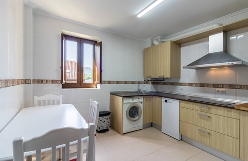 Guriezo Apartment | Casa Torre de Guriezo 5 Guests – Mountain Views & Wi-Fi
